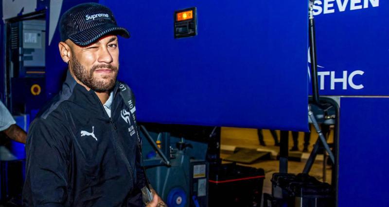  - PSG, FC Barcelone : bientôt papa, Neymar s’est fait griller avec deux nouvelles bimbos !