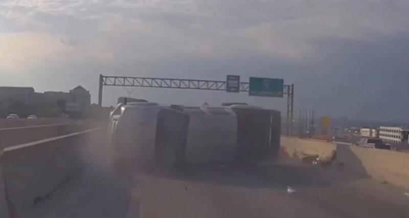  - VIDEO - Un moment d’inattention et ce pick-up termine sur le flanc