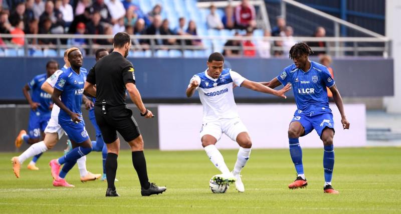  - Troyes - Auxerre : les visiteurs devant à la pause sur un but contre son camp