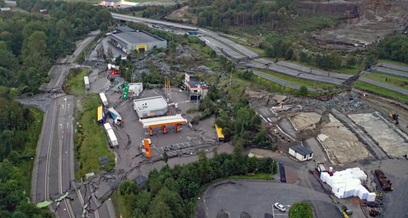  - Une autoroute s'effondre sur plus de 100 mètres !