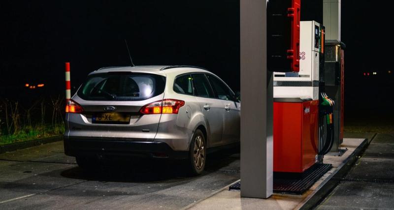  - Chèque carburant : ce que l’on sait de l’annonce d’Emmanuel Macron pour rattraper le fiasco de la vente à perte