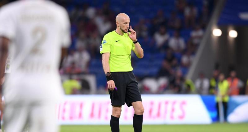  - LOSC - Reims : l'arbitre Eric Wattellier blessé dès le début du match