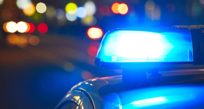  - Ivre, il vient heurter une voiture de police en plein contrôle