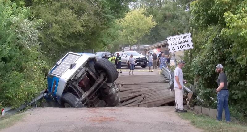  - Ce camion est 4x trop lourd pour ce pont, la structure en bois a logiquement cédé