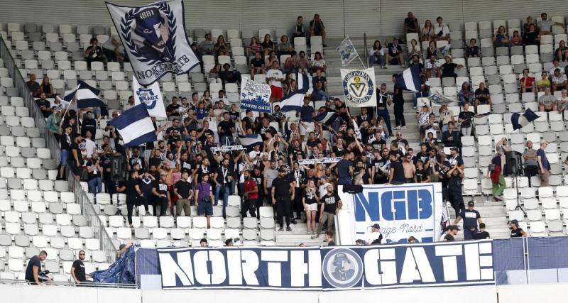  - Bordeaux : les North Gate déploient une banderole pour les joueurs et le staff
