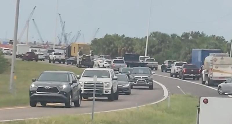  - Embouteillage monstre sur l'autoroute, certains automobilistes n'hésitent pas à faire demi-tour