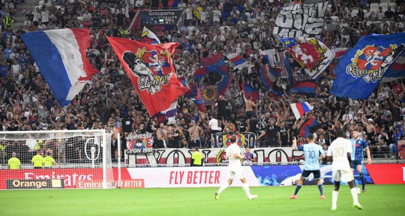  - OL : une centaine de supporters présente à l'aéroport pour encourager Grosso et ses joueurs