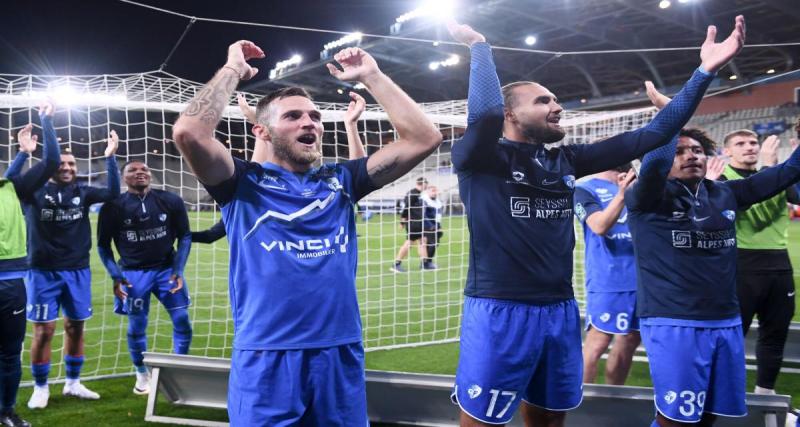  - Résultats Ligue 2 : Laval et Grenoble confirment, l'ASSE poursuit sa remontée, Caen chute encore