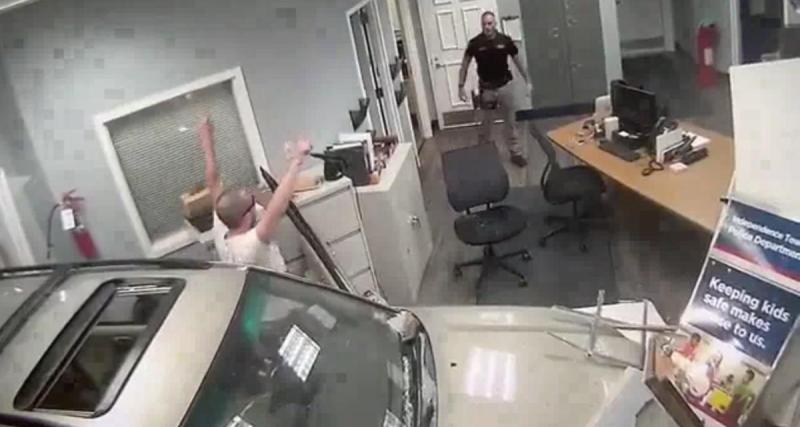  - Vidéo : il percute volontairement le mur d’un commissariat avec sa voiture
