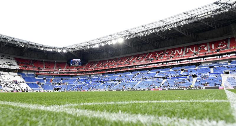  - OL : la pelouse sablée et peinte en verte à cause de la Coupe du Monde de rugby
