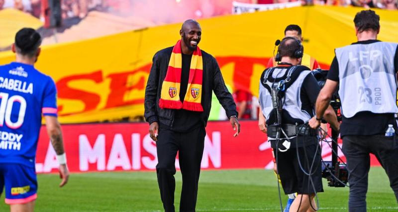  - Lens - Lille : magnifique ovation de Bollaert pour Seko Fofana, venu donner le coup d'envoi