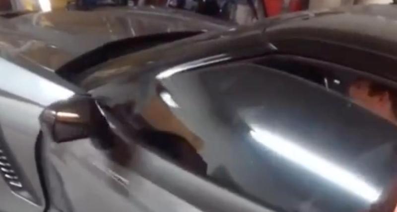  - VIDEO - Il essaie la supercar de papa et l’emboutit contre la porte du garage