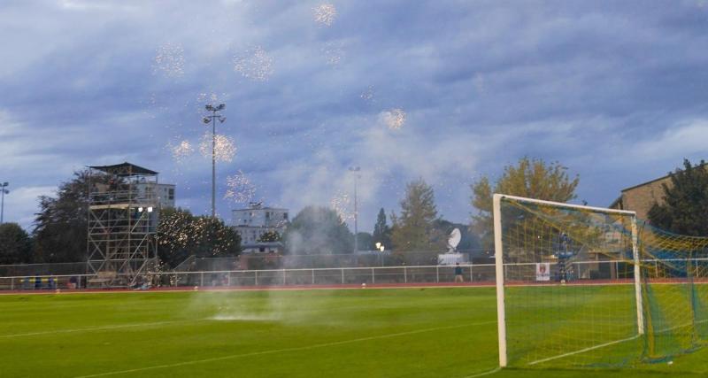  - D1 Arkema : PSG - Reims définitivement arrêté après des tirs de feu d’artifice sur le terrain