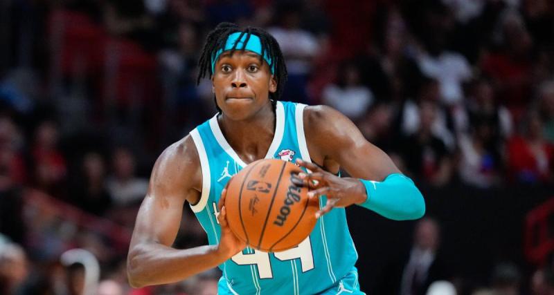  - Frank Ntilikina se blesse lors d'un match de présaison avec les Charlotte Hornets