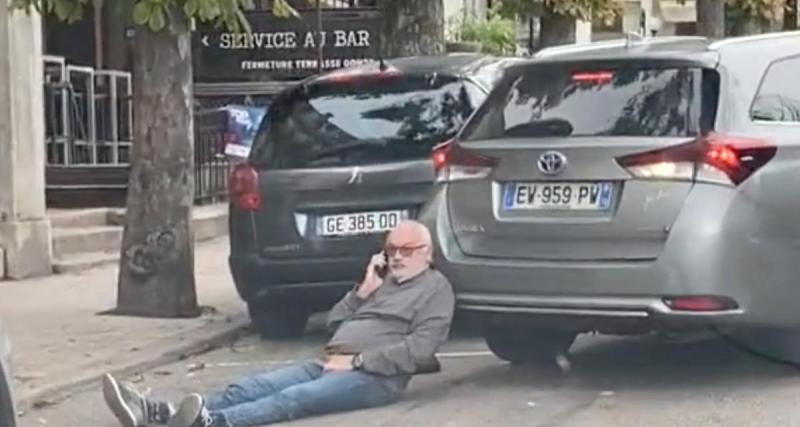  - VIDEO - Cet homme est prêt à tout pour garder une place de stationnement !