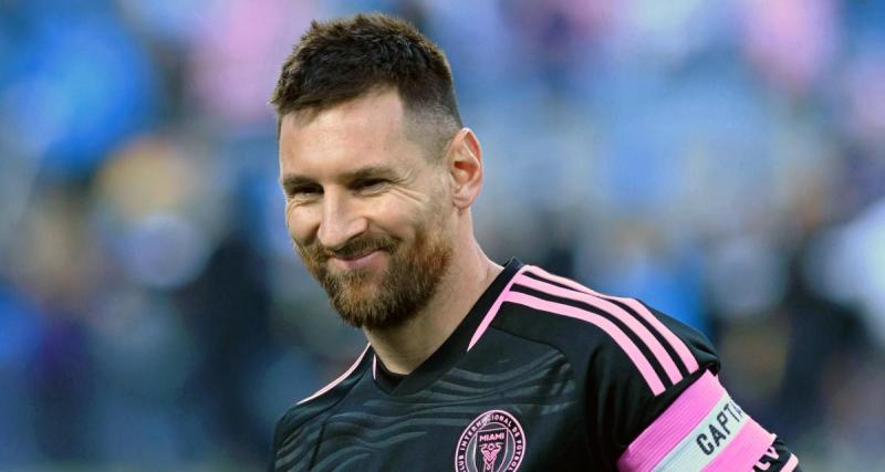  - Lionel Messi présente son Ballon d’Or à l’Inter Miami !