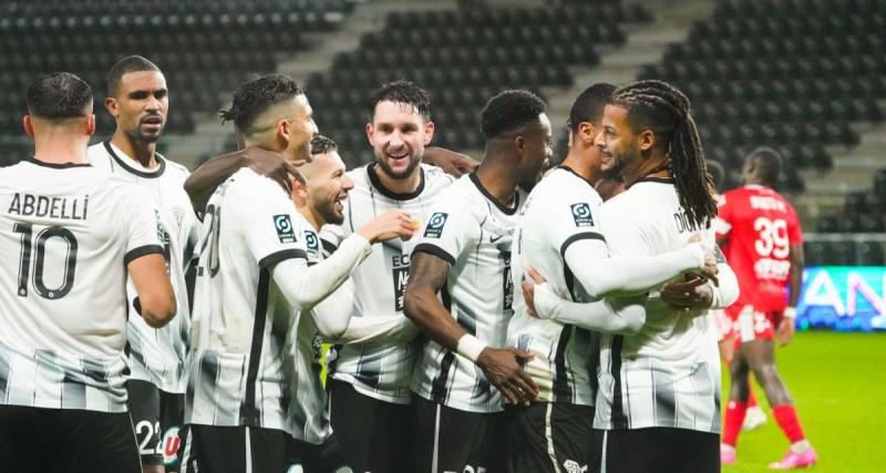  - Ligue 2 (J13) : Laval forte tête, Angers nouveau dauphin, Bastia enfonce Bordeaux... les résultats du multiplex