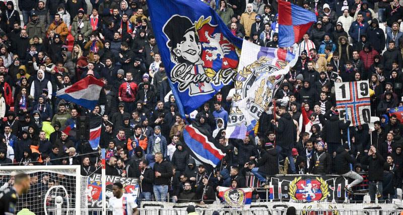  - OL : une banderole "objectif maintien" déployée par les supporters