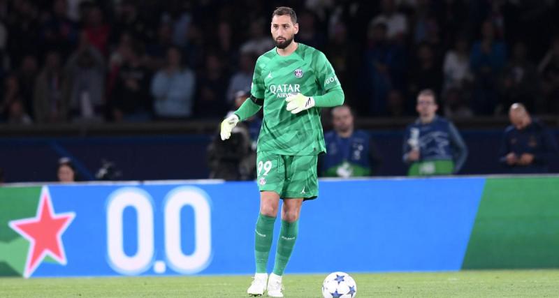 - AC Milan - PSG : "Dollarumma", "Mercenaire", les billets à l'effigie de Donnarumma distribués aux abords de San Siro