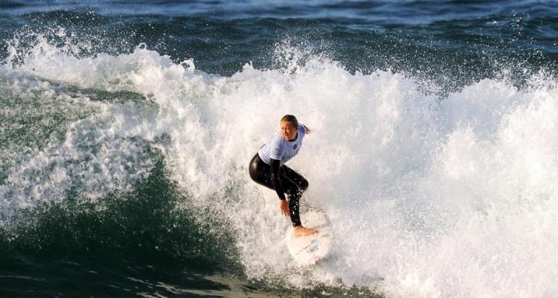  - Surf : le record du monde de la plus haute vague surfée sans jet-ski par une femme battu 