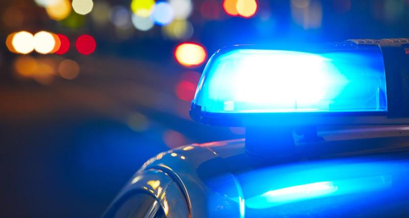  - Trop pressé, le voleur de voiture ne se rend pas compte qu’il fait des appels de phares aux policiers