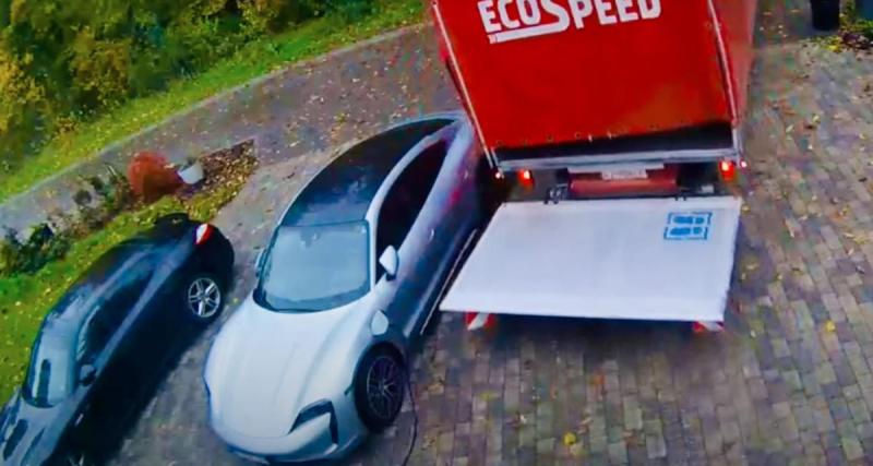 - VIDEO - Le camionneur oublie de relever son hayon, c’est une Porsche Taycan qui en fait les frais