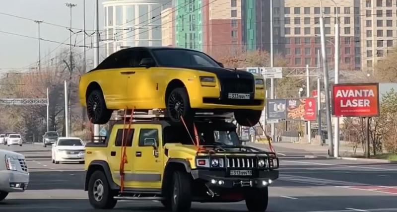  - VIDEO - Une Rolls-Royce sur un Hummer, voilà un convoi hors du commun