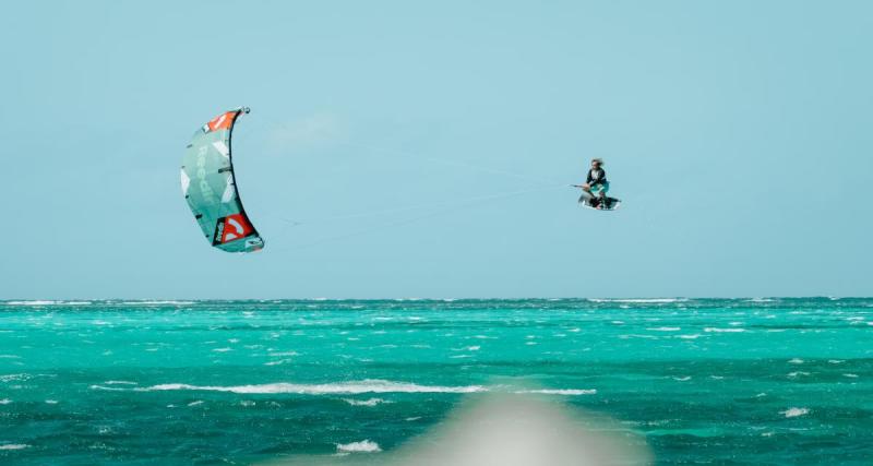  - Les images ahurissantes du décollage d'un Kiter sur le spot du Barcarès