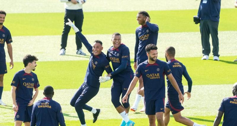  - PSG : la réaction dingue des joueurs après un petit pont de Barcola sur Kolo Muani