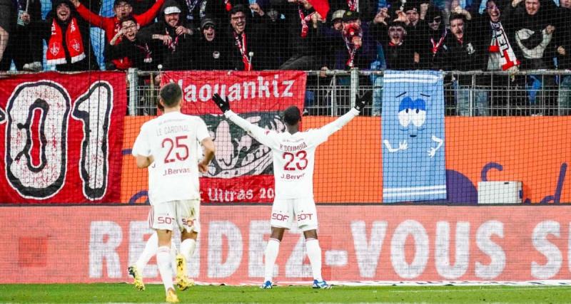  - Ligue 1 : un bus de supporters caillassé, les terribles images