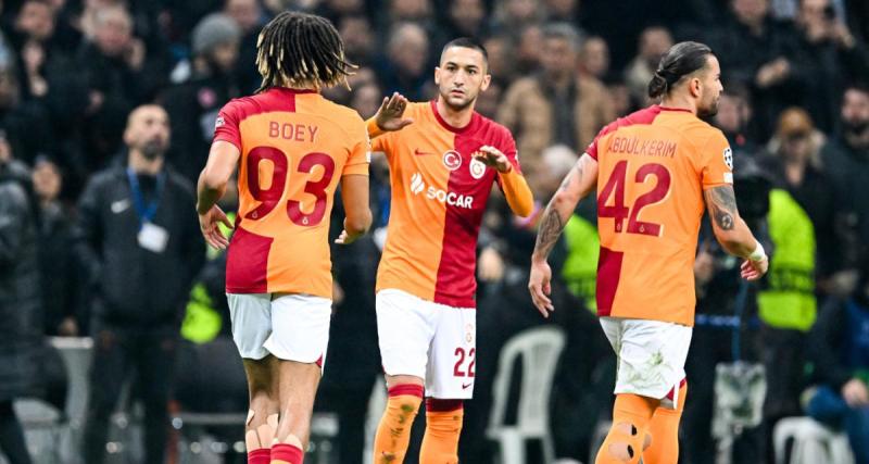  - Maroc : le coup franc fantastique de Ziyech face à Manchester United !