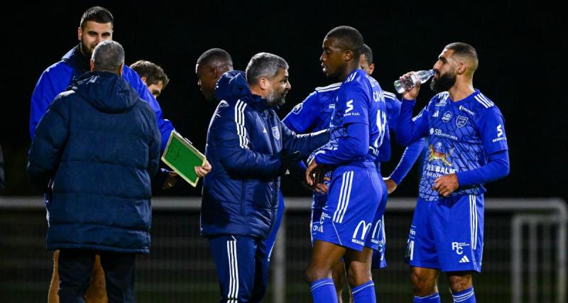  - Villefranche : Mathieu, héros Caladois ayant sauvé une vie sur le terrain, décoré face au Mans