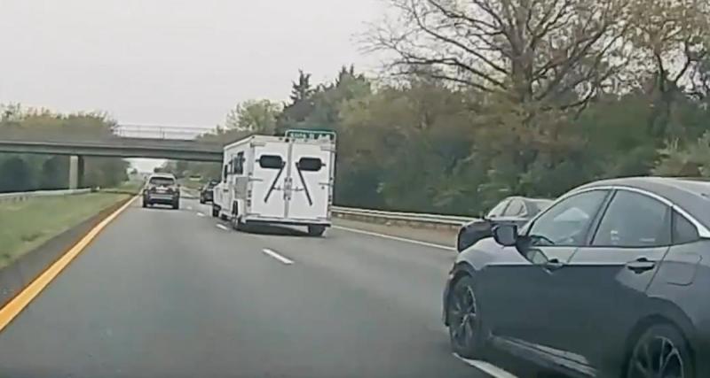  - VIDEO - Un chauffard lui coupe la route, il est contraint de s'envoyer dans le fossé pour s’en sortir