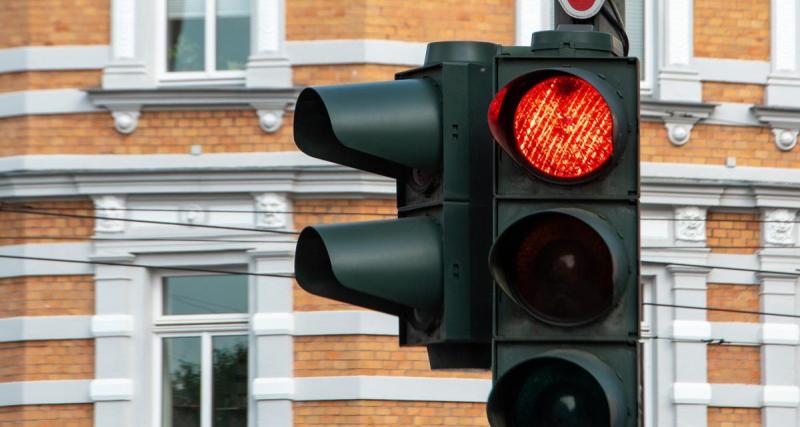  - Pour réduire la pollution et gagner du temps, cette grande ville teste les feux intelligents