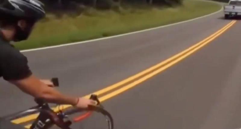 - VIDEO - Ce cycliste se fait renverser à très vive allure, il s’en sort étonnamment très bien