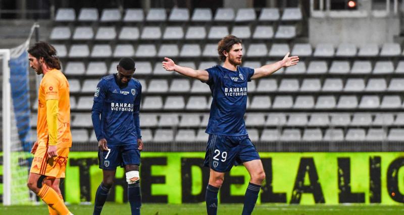  - Paris FC : le lob du milieu de terrain somptueux de Pierre-Yves Hamel contre Rodez