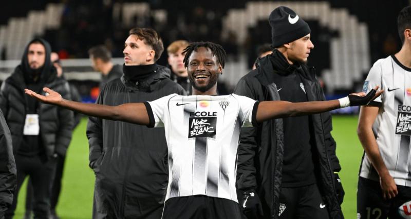  - Ligue 2 : Angers passe en tête, Saint-Etienne et Bordeaux s’enfoncent