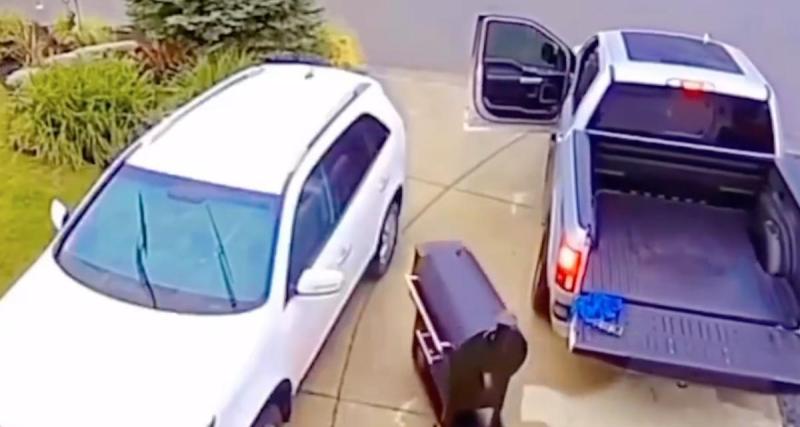  - VIDEO - Le barbecue se fait la malle, il envoie un pick-up en balade !