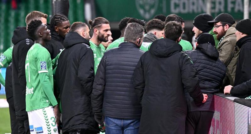  - Saint-Étienne : les supporters ont tourné le dos aux joueurs après la défaite contre Guingamp 