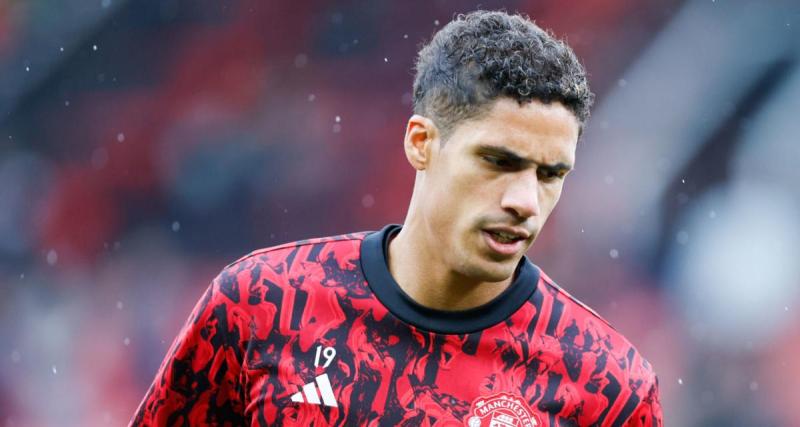  - Manchester United : Un monument des Red Devils part à la défense de Varane
