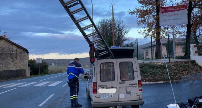  - Son échelle dépasse de plusieurs mètres de son utilitaire, les gendarmes lui tombent dessus