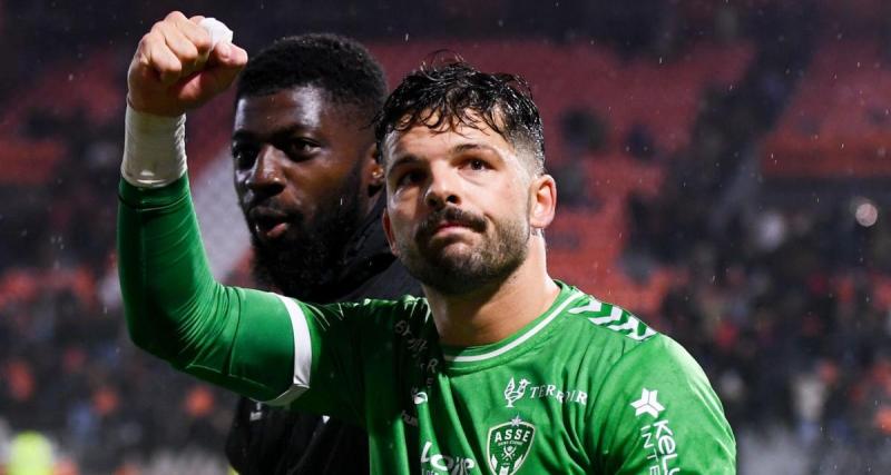  - ASSE : le geste très classe de Larsonneur après le départ de Batlles