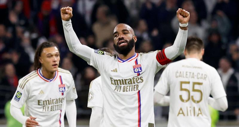  - OL : "Ça fait plaisir de se sentir aimé", Lacazette fait l’éloge de Pierre Sage après son triplé face à Toulouse