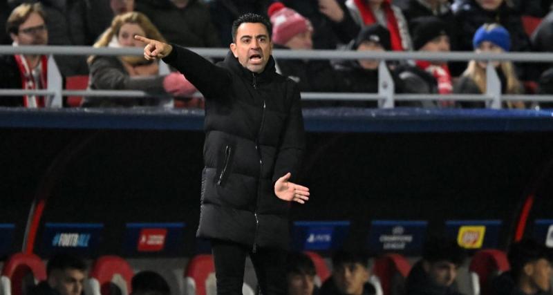  - FC Barcelone : Xavi tape du poing et répond à ses détracteurs 