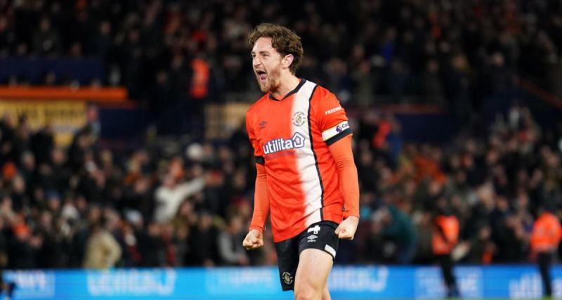  - Grosse inquiétude, un joueur de Luton s'effondre en plein match