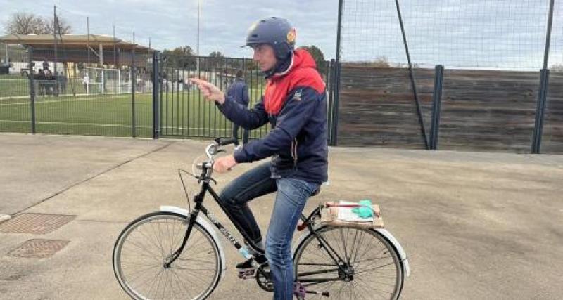  - Moulins-Yzeure : le supporter connu pour suivre les déplacements en vélo récompensé par le MYF