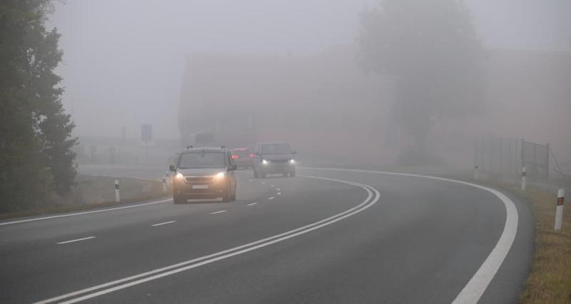  - Perdue dans le brouillard, elle attend cinq heures dans sa voiture avant d'être retrouvée