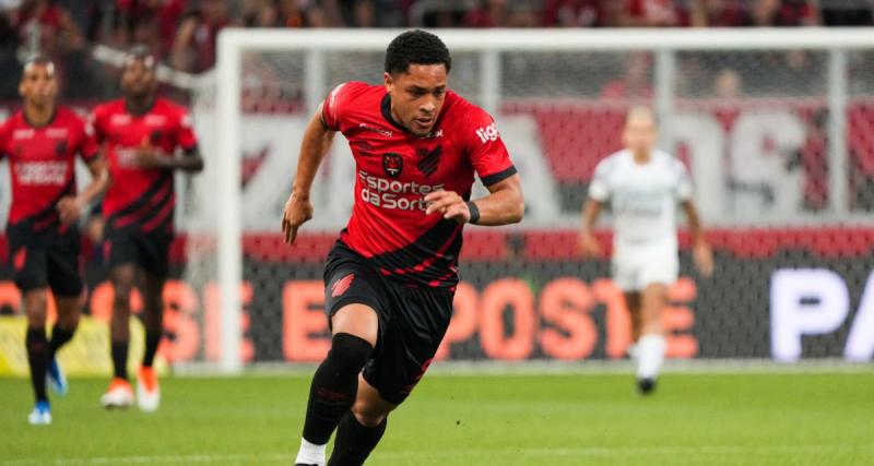  - Barcelone : un tigre se balade sur la pelouse des Catalans pour annoncer une grande recrue 