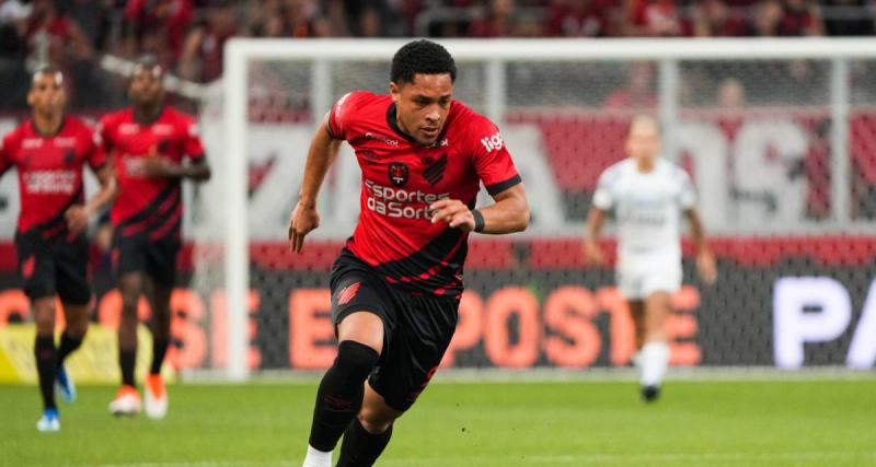  - Barça : "un nouveau Ronaldo", un ancien de l'Athletico Paranaense annonce la couleur pour Vitor Roque 
