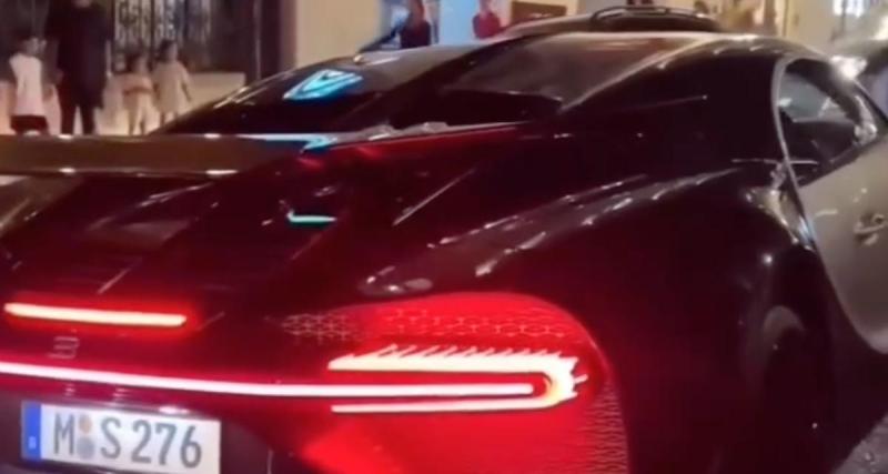  - VIDEO - Le conducteur de cette Bugatti n’est pas très à l’aise avec les créneaux, c’est une Mercedes qui en fait les frais